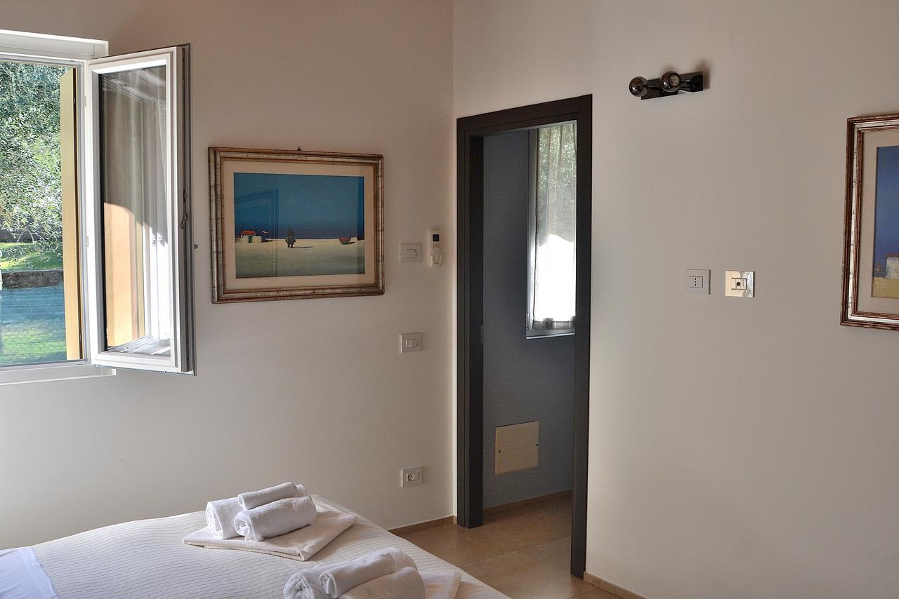 South Apartment With Pool Torri Del Benaco Exterior photo